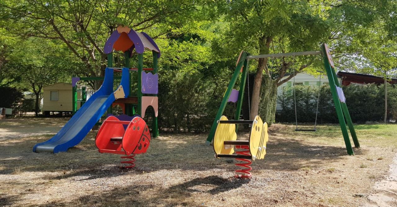 Camping Oliana מראה חיצוני תמונה