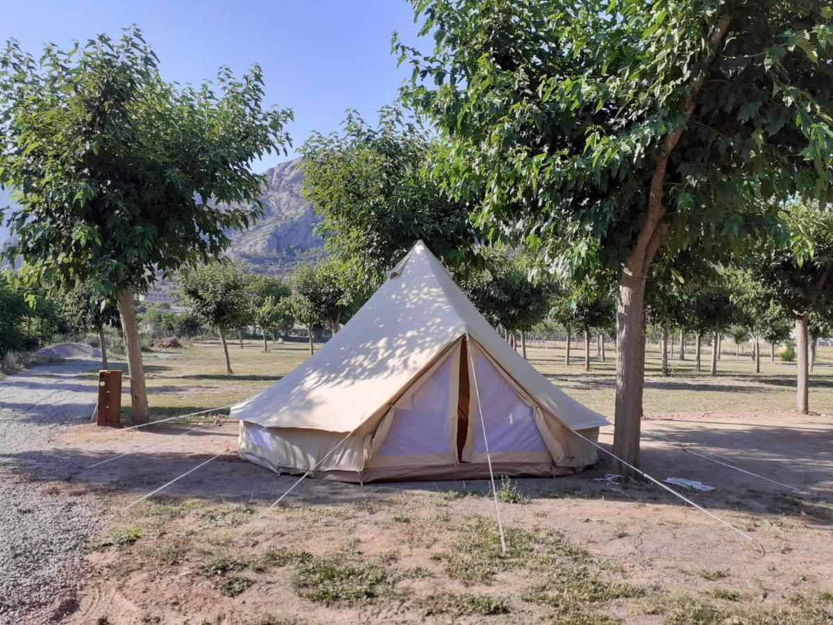 Camping Oliana מראה חיצוני תמונה