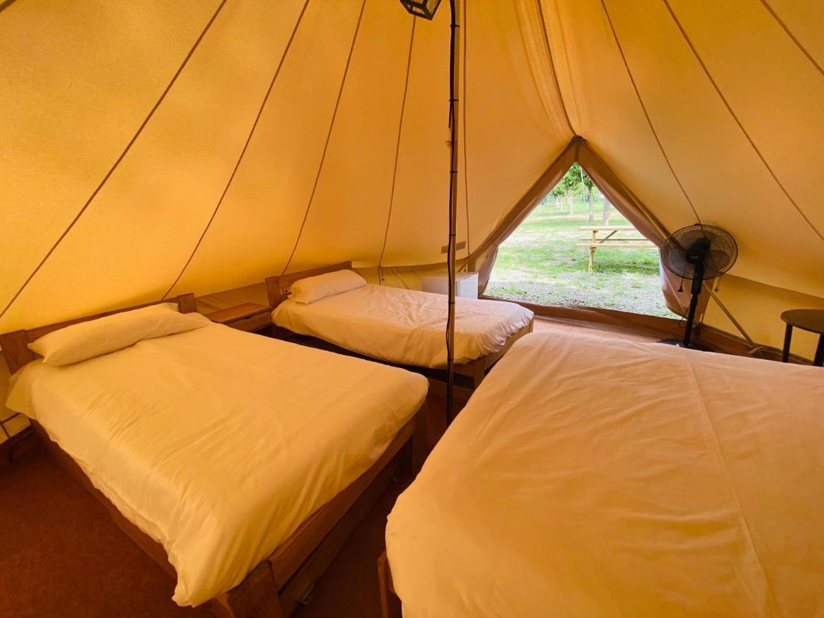 Camping Oliana מראה חיצוני תמונה