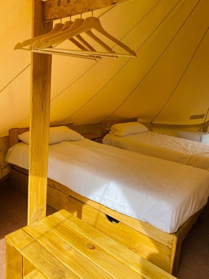 Camping Oliana מראה חיצוני תמונה