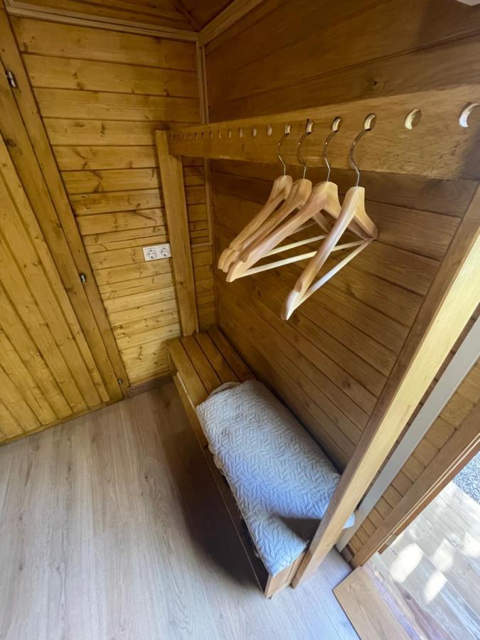 Camping Oliana מראה חיצוני תמונה