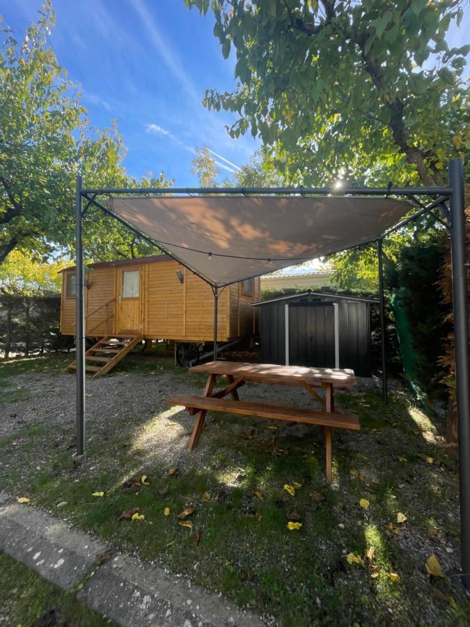 Camping Oliana מראה חיצוני תמונה