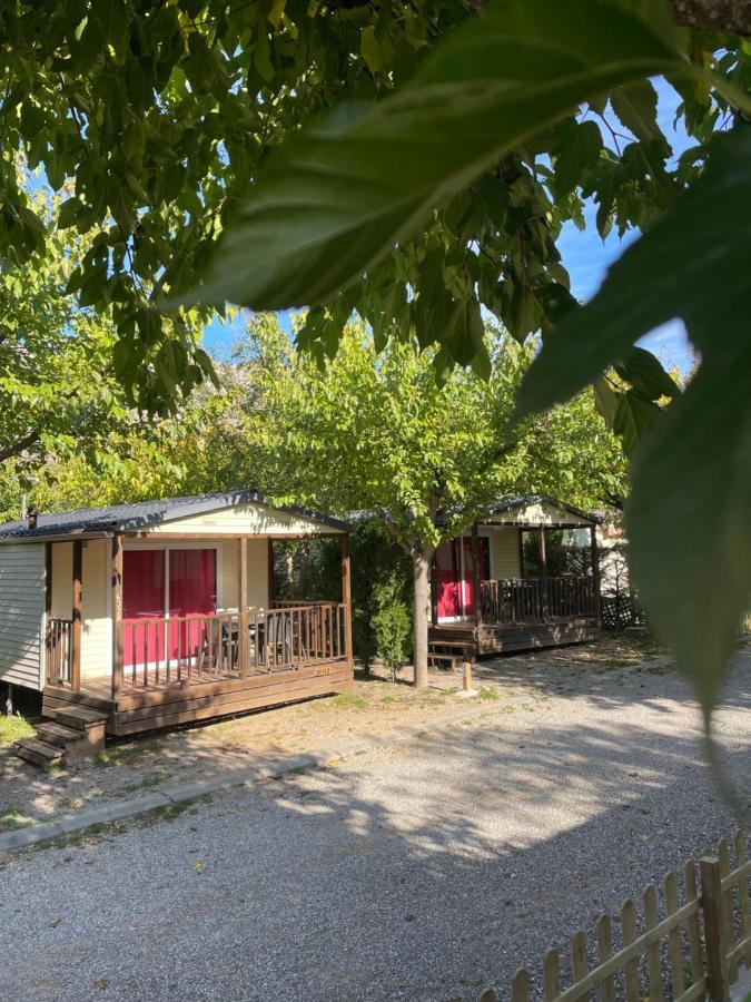 Camping Oliana מראה חיצוני תמונה