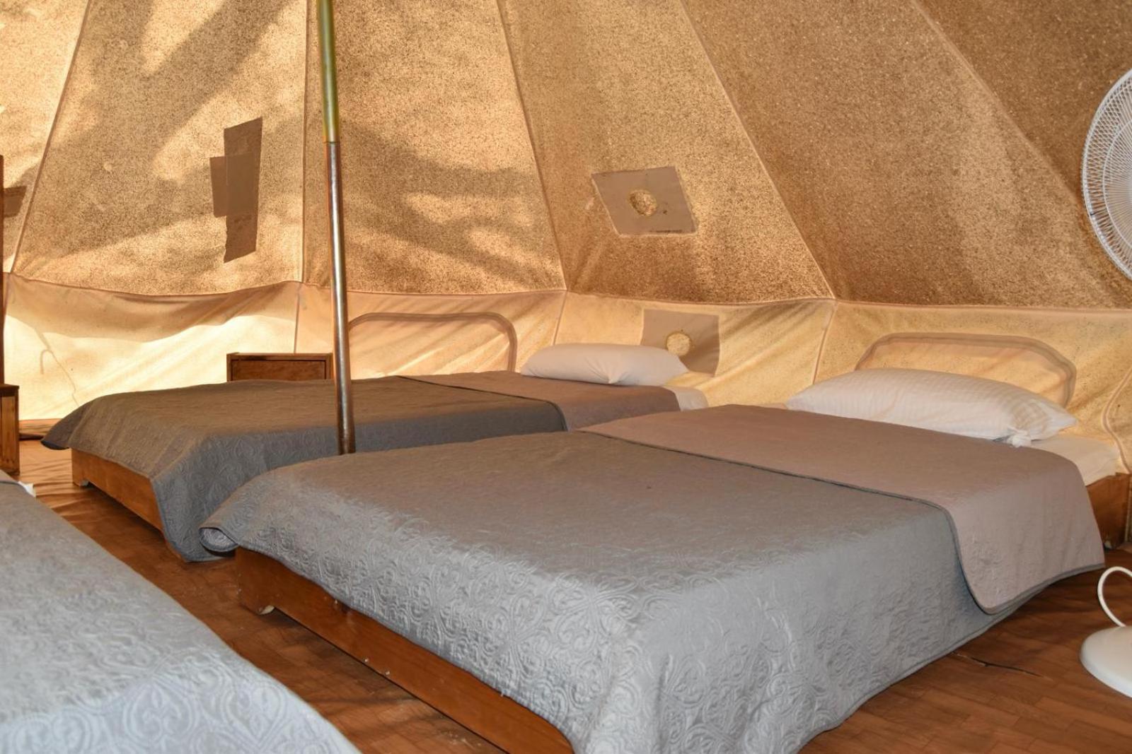 Camping Oliana מראה חיצוני תמונה