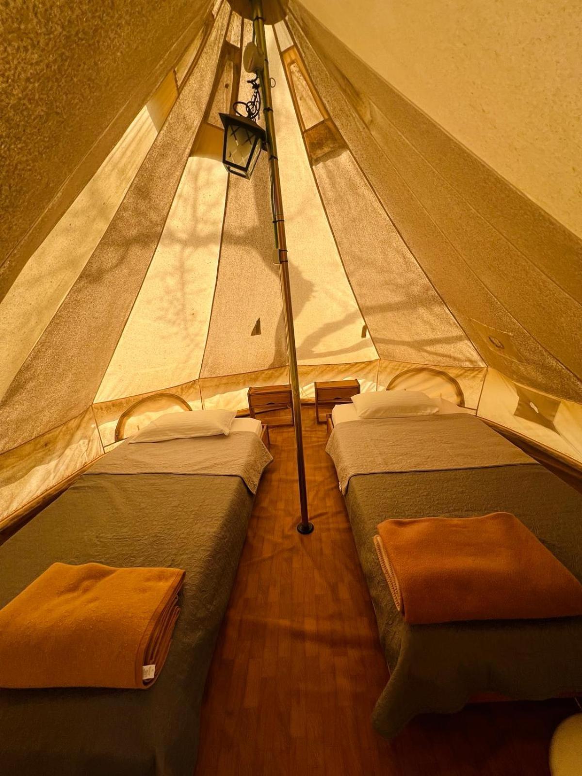 Camping Oliana מראה חיצוני תמונה