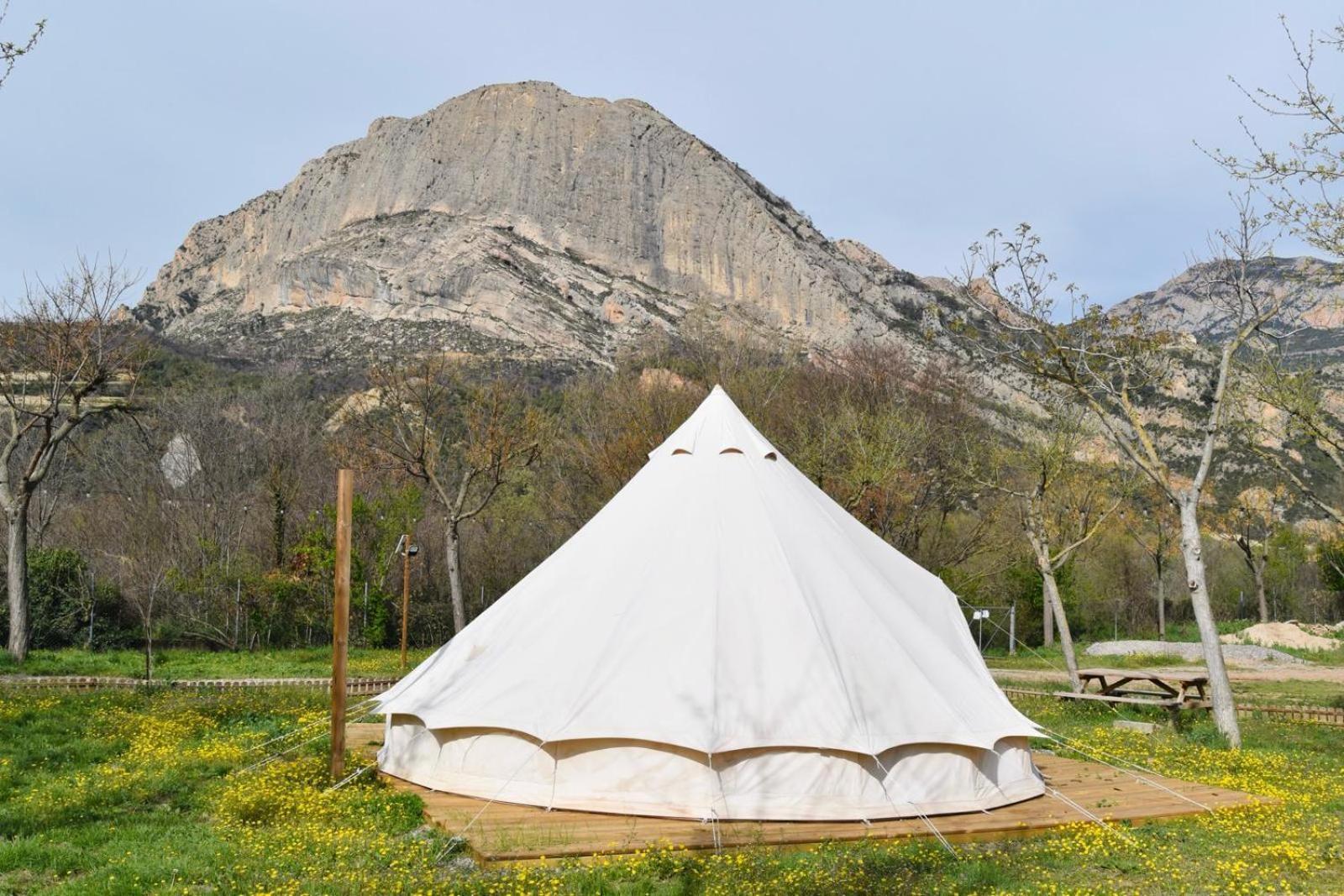 Camping Oliana מראה חיצוני תמונה