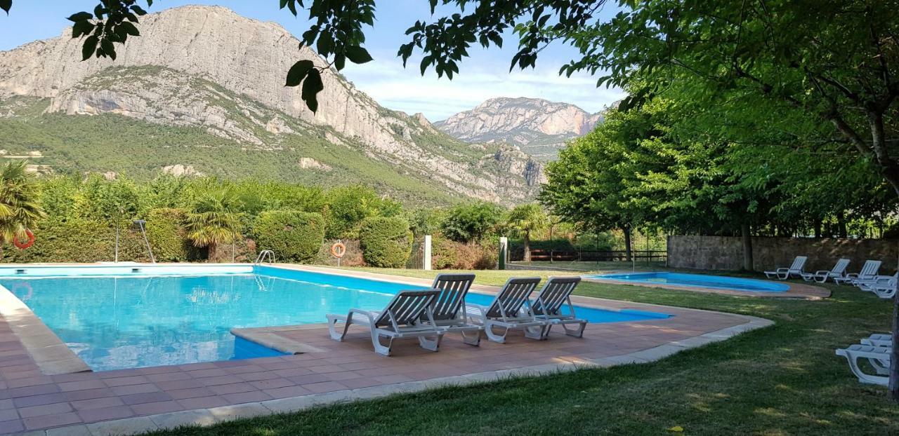 Camping Oliana מראה חיצוני תמונה